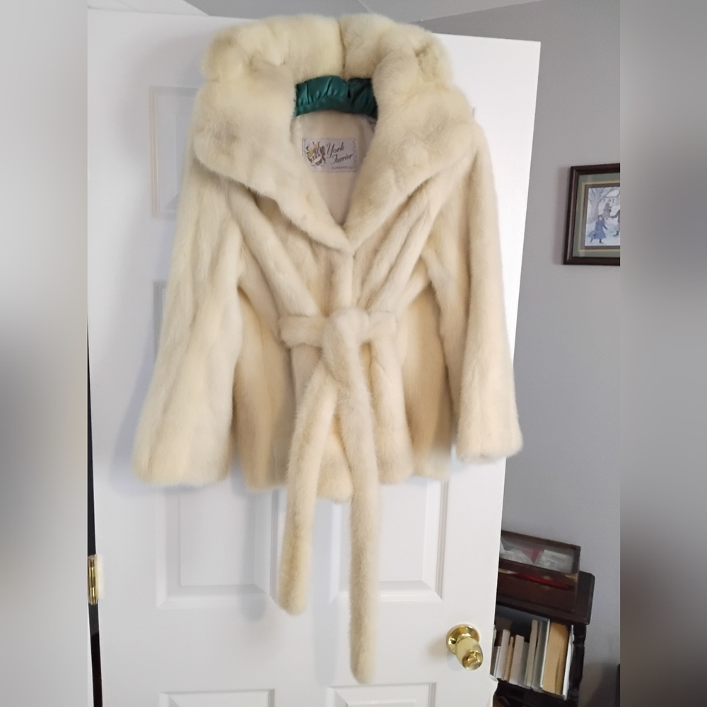 Stunning Vintage White Cream Mink Fur Jacket